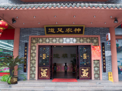 第三大股东年内第二次减持西域旅游主营业务增长乏力上半年净利润下滑超60%
